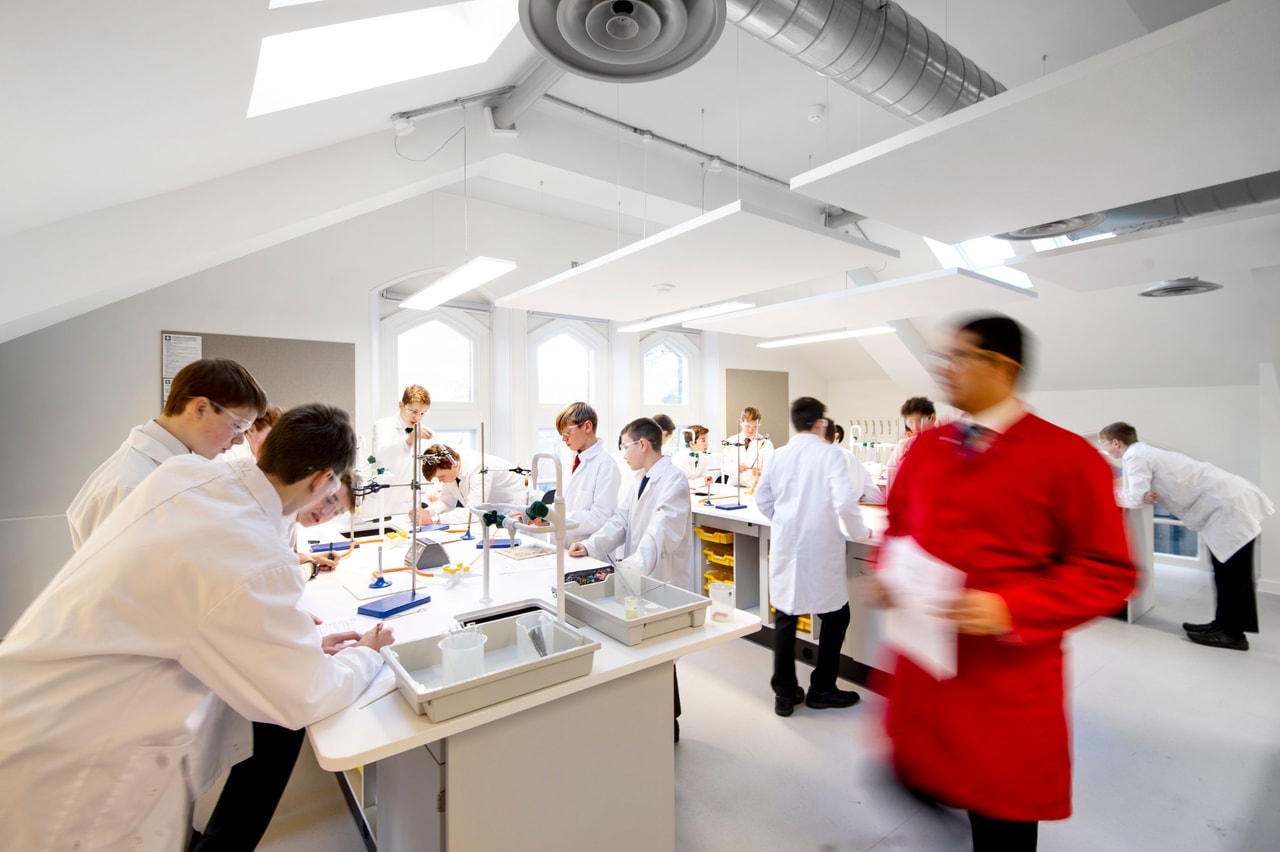 Barton Science Centre_ Lab Space with pupils